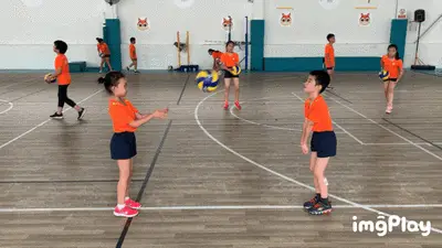 羽超半决赛搞笑一幕 贾一凡、刘圣书换拍大乌龙 全场观众笑开了花